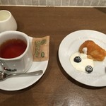トラットリア ダ コヴィーノ - 紅茶、オレンジ風味のシフォンケーキ