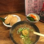 Ippu - 限定いなりに漬物(100円)ともつ煮(350円)