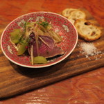 Ata - カツオの炙りとシャインマスカット、バゲットと1