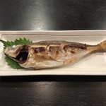 一品料理 六一 - 真鯵の塩焼き 身が厚く脂が乗っていて美味しい。