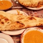 エスニック&インド料理 TANDOOR - バターチキンカレーとエビカレー