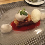 ビストロ 間 - 赤桃のスフレグラスと白桃のコンポートをココナッツのソルベと共に