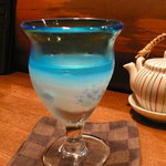 ふた夜の月 - 冷酒「天明」をいただく。地元客が多いため、むしろお酒は県外志向という。十四代の品揃えは圧巻