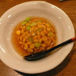 ふた夜の月 - 夏限定・とうもろこしと枝豆のおでん。こう来ましたか。食べやすい形に工夫した、とマスター