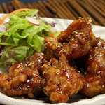 どったんばっ炭 - 昭和４３年生まれの店主が懐かしの給食の味を再現　若鶏の甘辛揚げ