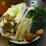 老湯火鍋房 - 大きなお皿に山盛りの野菜