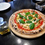 Pizza-cle - プレミアムマルゲリータ ピッツァ ＆ 辛味オイル