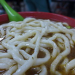 老牌牛肉拉麵大王 - 牛肉湯麺(TWD70)。なかなかの剛麺！