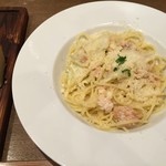トラットリア ダ コヴィーノ - 北海道産スモークサーモンと白菜のクリームソーススパゲッティ