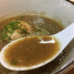三谷製麺所 - 魚つけめんのつけ汁 リフト