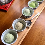 Chafe Chaki Chi - 利きジェラート5種盛り(日本茶ジェラート)
                        左から、玉露、ほうじ茶、玄米茶、抹茶一段、抹茶五段