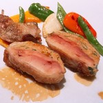 レストラン リューズ - フランス産ウズラの胸肉をエストラゴン風味のファルスと共にロースト