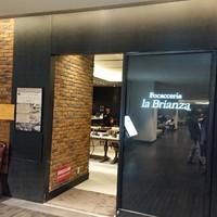 Focacceria la Brianza - モダンな店構え