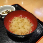 寿司・居酒屋 海福 - 海鮮ちらしの味噌汁