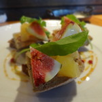 レ ファーブル ボンジュール - 鶏白レバーのムースとパンデピスのカナッペ