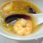 彩雲瑞 - 小エビ、ピータン、黄菊のスープ
