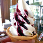 키타신슈무라 소프트크림 사카에 - ブルーベリー ソフトクリーム（コーン）