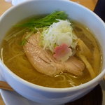 塩らーめん　750円　美しい♪