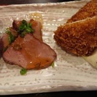 すき焼割烹 かとう - ローストビーフと海老カツ。