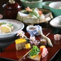 1 鯛めし入り季節会席と天然温泉のご入浴セット【税込】