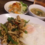 ランチセットのガイガパオセット〜