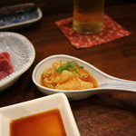 鳥田中 - 鶏胸の湯引き（黄身醤油）