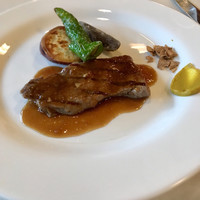 ヴェルデ辻甚 - 牛肉のグリエ。メインは数種類からえらべます。