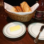 ウルフギャング・ステーキハウス - パンとバター