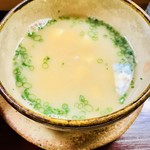 美国観光ハウス - ヘラガニの味噌汁。