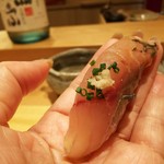 Tempura Takeuchi - 島根産の鯵、軽く酢で締めて握りで