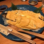 産直の魚貝と日本酒・焼酎 和バル 三茶まれ - 鮮魚の塩窯焼き