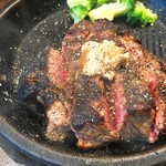 いきなりステーキ - 二回目の300グラムは焦げていてせっかくの肉が台無し