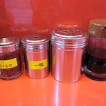 ラーメン二郎 - 卓上調味料