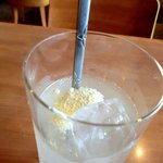 10ZEN - シルクパウダーを入れたバナナ・シナモン酢サワー