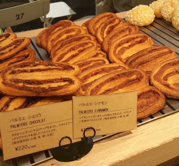 池袋店限定 チョコミン党の皆さ ん とうとうクロワッサンにもチョコミントですよ By キレートれもん Boul Ange 池袋東武店 ブール アンジュ 池袋 パン 食べログ