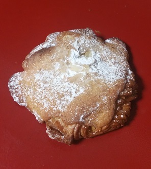 池袋店限定 チョコミン党の皆さ ん とうとうクロワッサンにもチョコミントですよ By キレートれもん Boul Ange 池袋東武店 ブール アンジュ 池袋 パン 食べログ