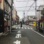 手打ちそば 根津 鷹匠 - お店の周りはこんな風景②