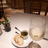 かえりやま - タプナードがいいお味。
                  グラスワイン白￥600安い！