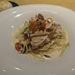 MOTORA  - 秋鮭とキノコのクリームパスタ