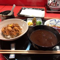 天一 本店 - 小天丼とお味噌汁。