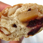 ビエル - 厚切りココナッツとクランベリー、少しコショウの断面