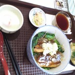 旬菜厨房 米舞亭 - 豚角煮丼セット（味噌汁・漬物・プリン付）：980円