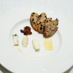 シャトー　ラ・パルム・ドール - デザート前のお楽しみ
      チーズ