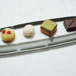 シャトー　ラ・パルム・ドール - 小菓子とカフェノティー
      フィナンシェ、ブールドネージュ、バームクーヘン、チョコ