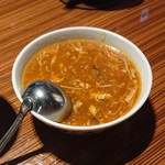 横浜中華街 重慶飯店 - 酸辛味スープ