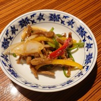 横浜中華街 重慶飯店 本館 - ピーマンと牛肉(取り分け後)