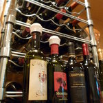 Osuteria Manjabene - オーナーが厳選したおすすめイタリアワインを多く揃えております！