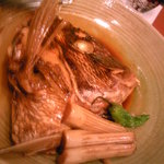 Hamaya - 鯛のカブト煮\1200　脇の牛蒡が美味