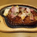 びっくりドンキー - ベーコンデミグラス