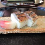 日本料理 子孫 - さんまのお寿司。　　レアーに火入れされてます。